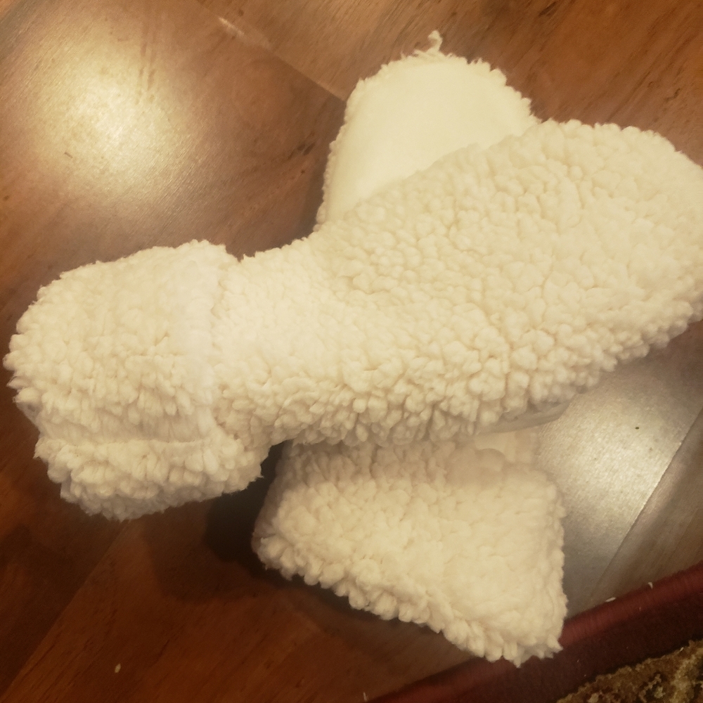 Ivory sherpa mittens